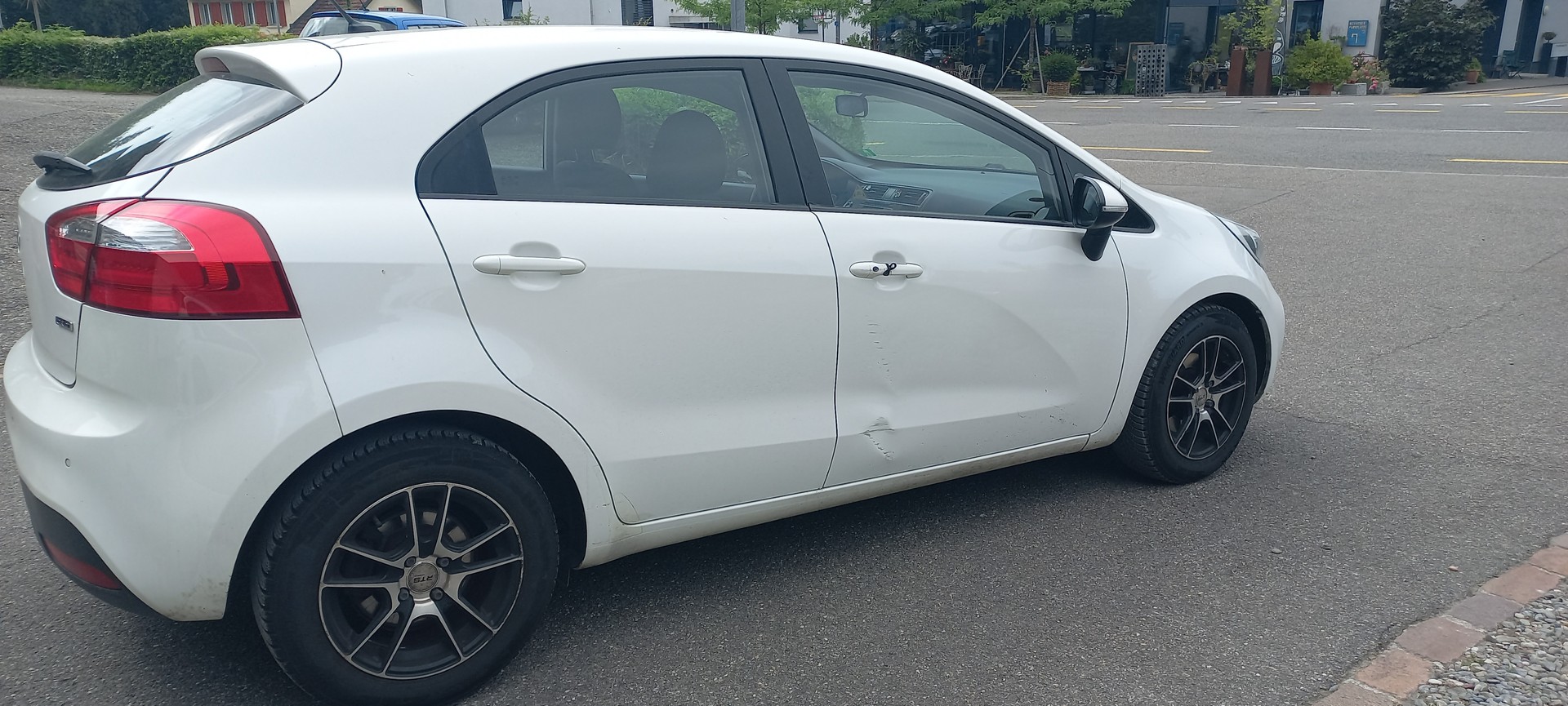 KIA Rio 1.4 CRDi Style-image-3