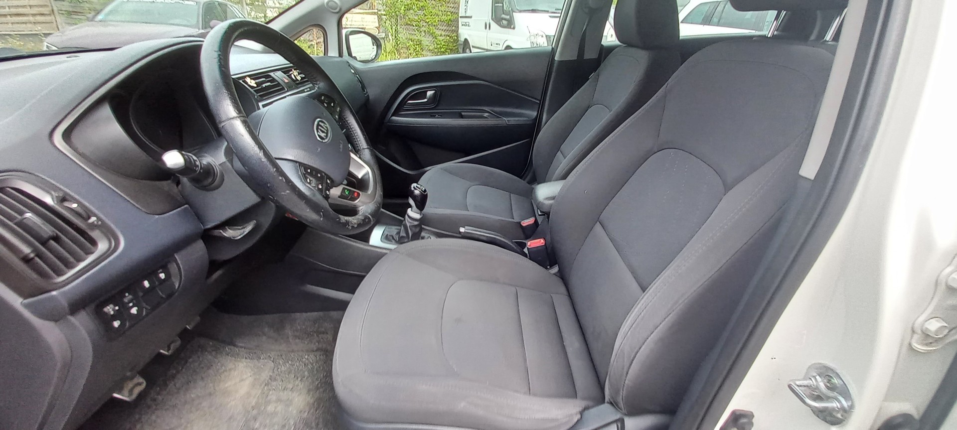 KIA Rio 1.4 CRDi Style-image-8