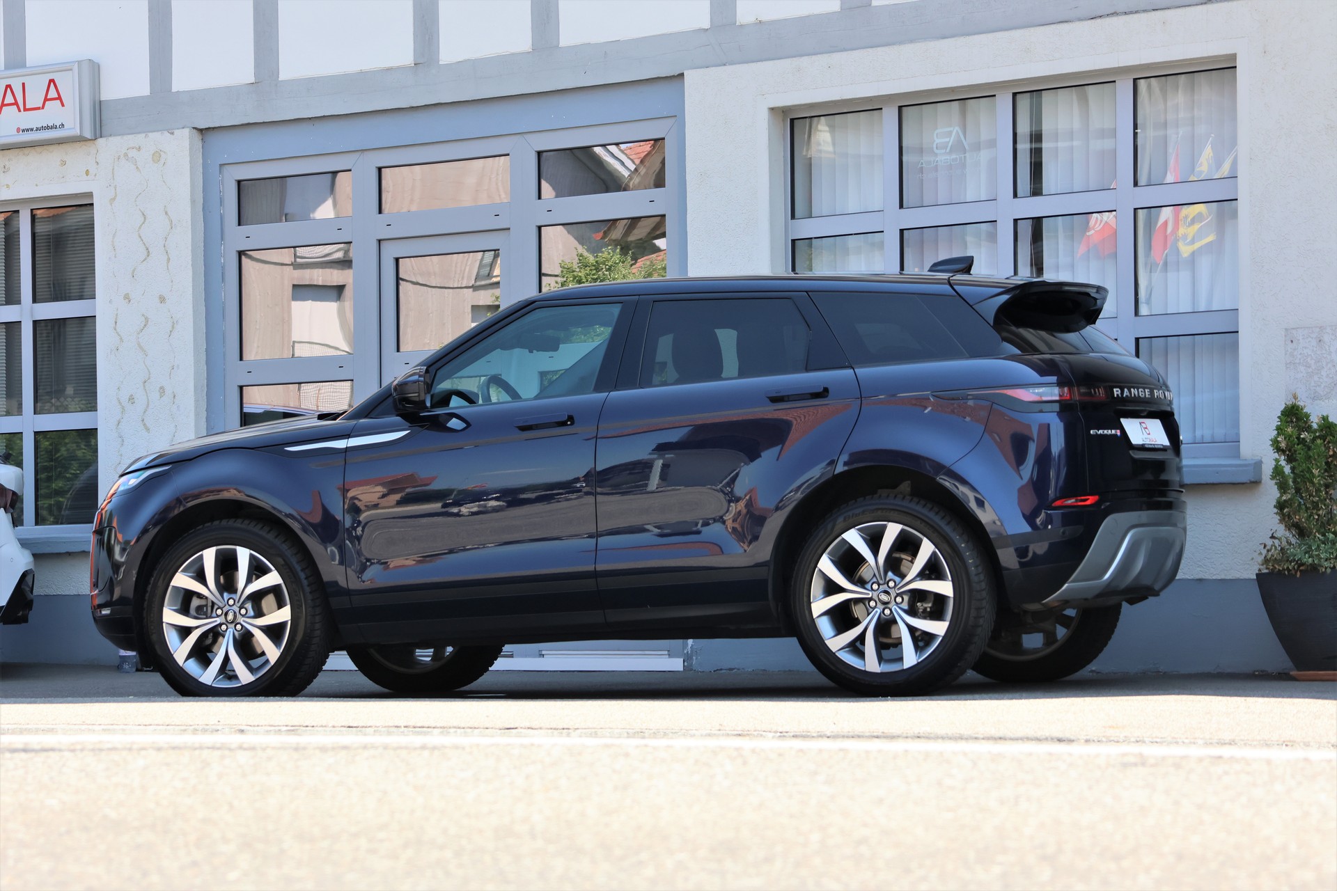 LAND ROVER Range Rover Evoque P 200 MHEV SE AT9 (CH)-showroom-element-3