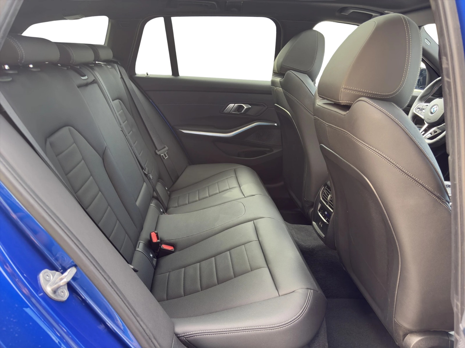 BMW M340i xDrive 48V Touring Steptronic M Sport-image-19