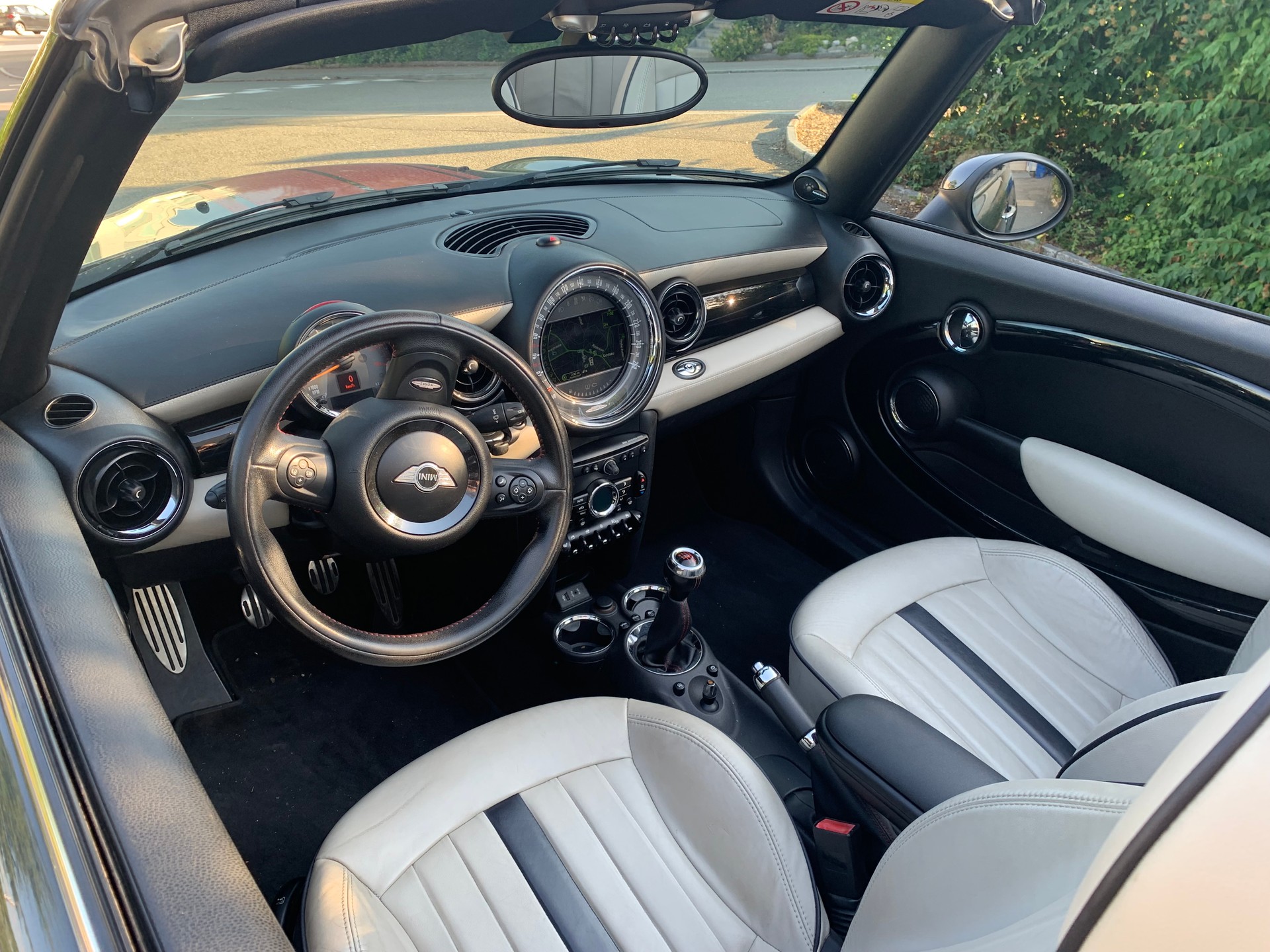 MINI Cooper John Cooper Works Cabriolet-image-7