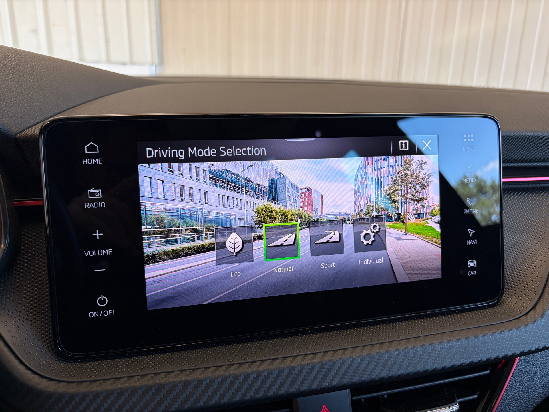 SKODA Kamiq 1.5 TSI DSG "Monte Carlo" - HERSTELLERGARANTIE BIS 2030!-image-16