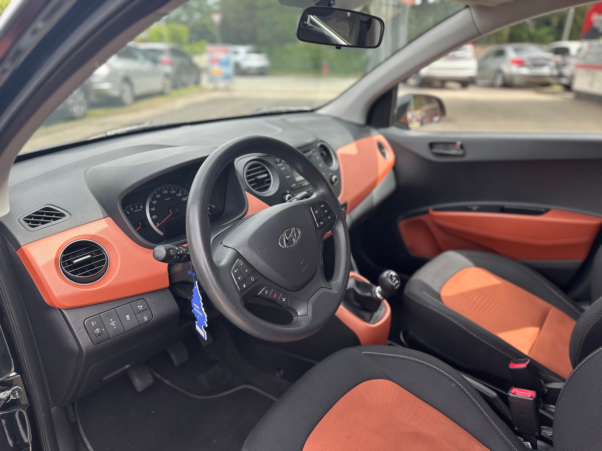HYUNDAI i10 1.0 Amplia-image-8