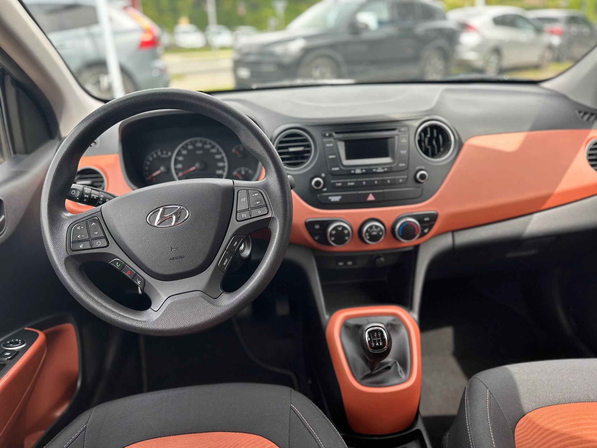 HYUNDAI i10 1.0 Amplia-image-10