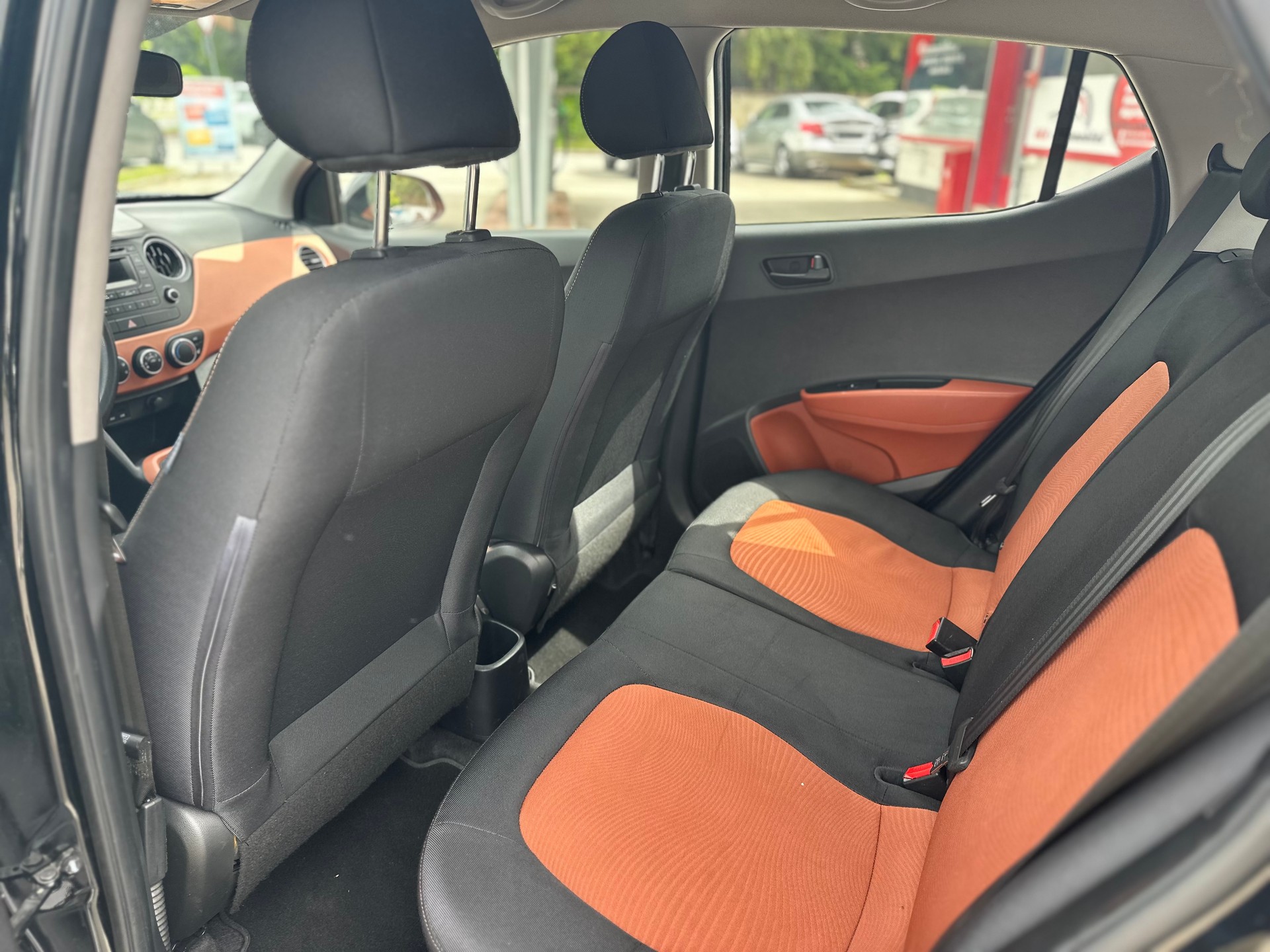 HYUNDAI i10 1.0 Amplia-image-9