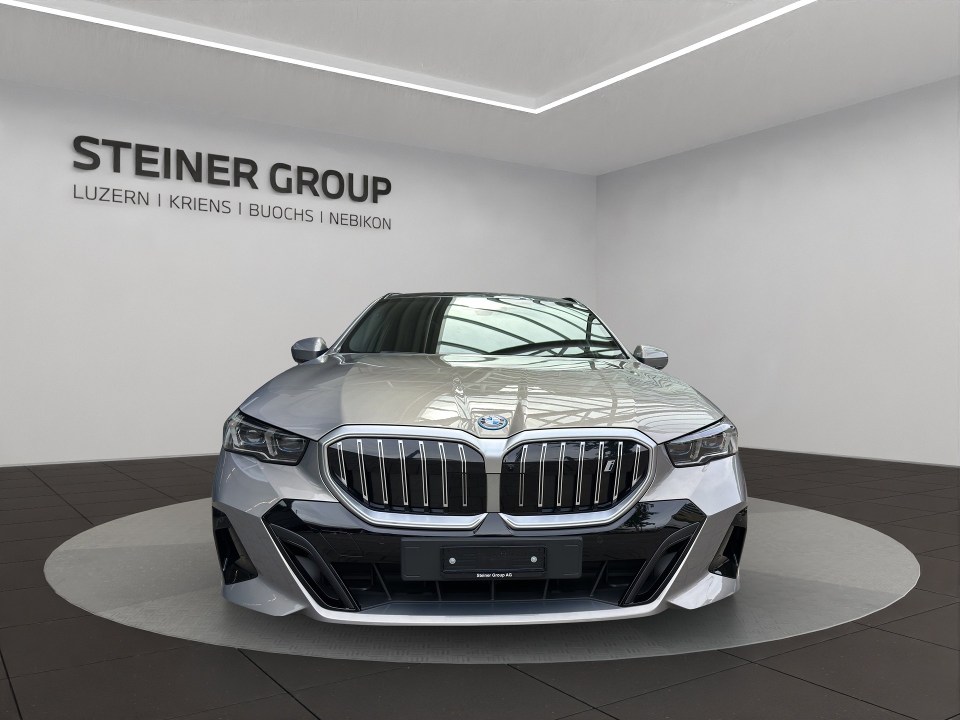 BMW i5 xDrive 40 Touring M Sport-showroom-element-1