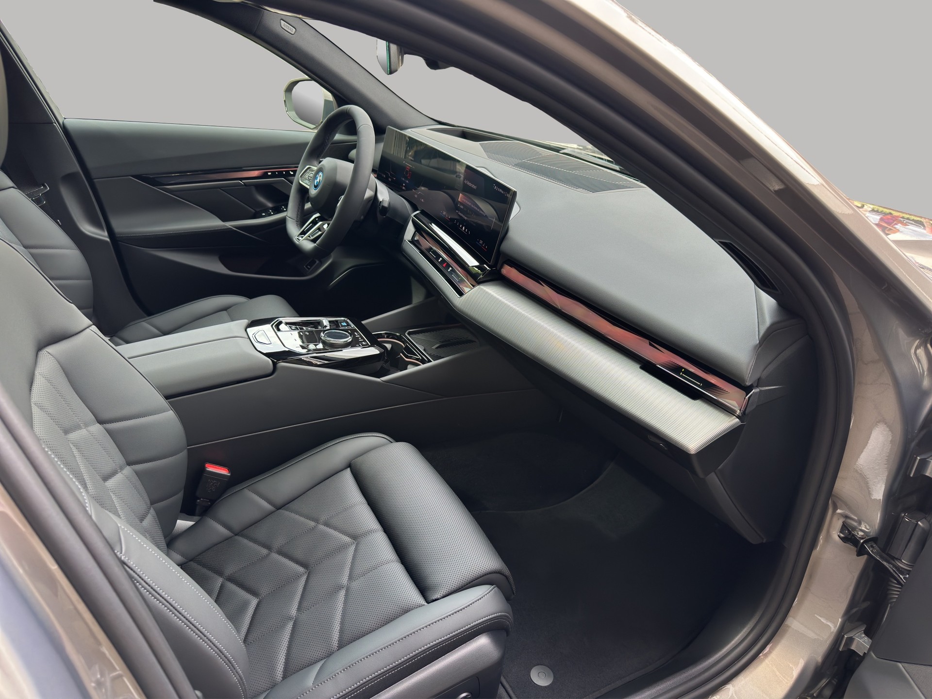BMW i5 xDrive 40 Touring M Sport-image-19