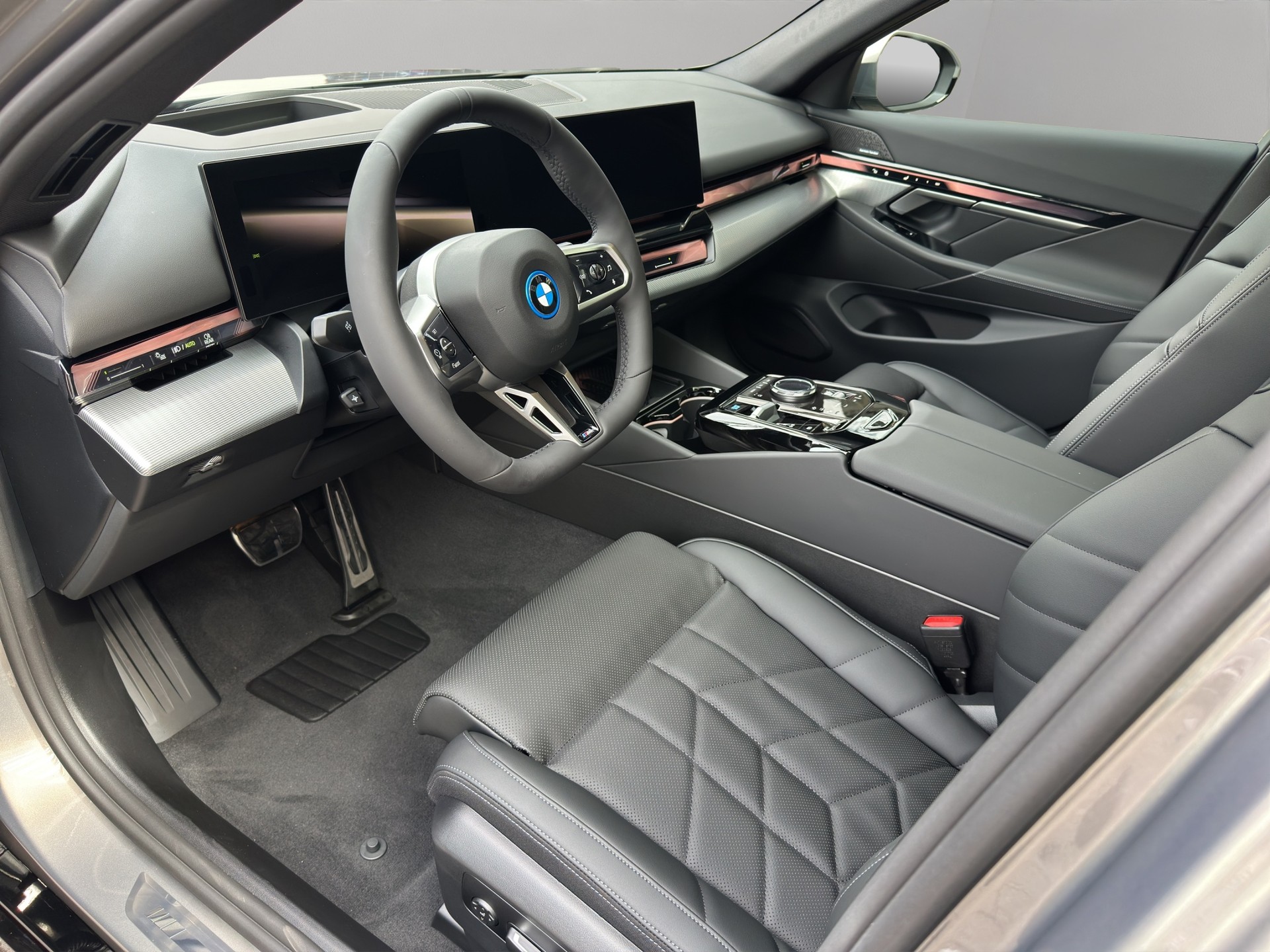 BMW i5 xDrive 40 Touring M Sport-image-9