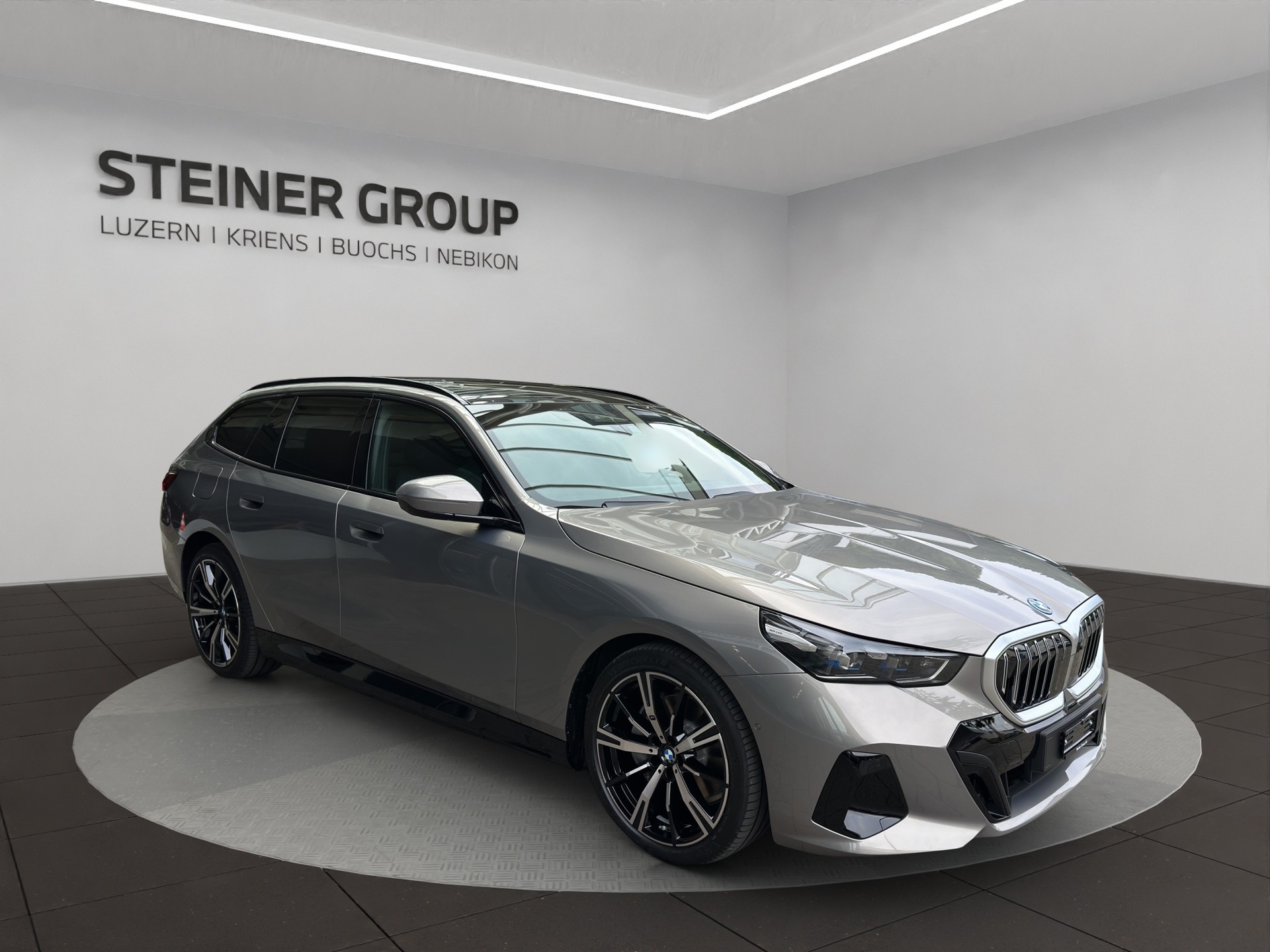 BMW i5 xDrive 40 Touring M Sport-showroom-element-2