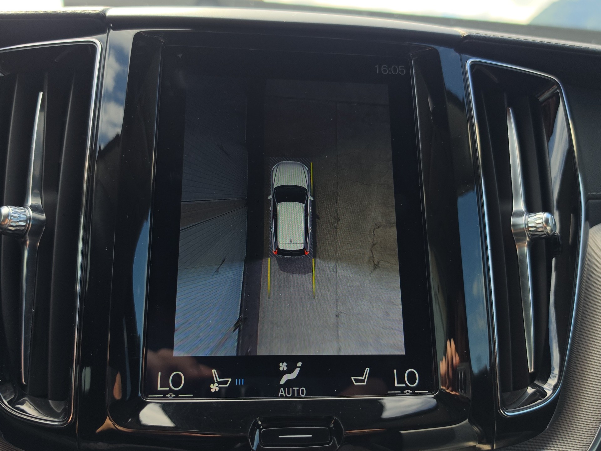 VOLVO XC60 2.0 B5 MH Inscription AWD-image-18