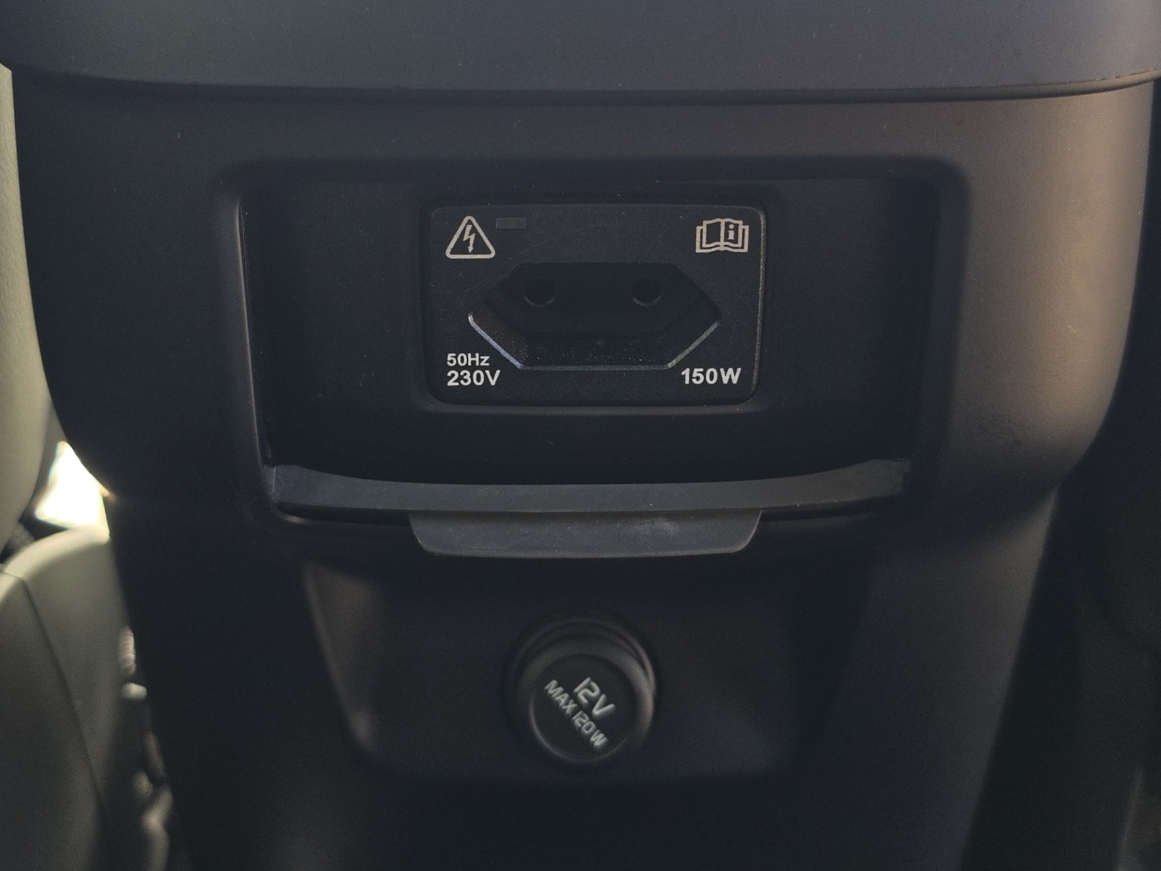 VOLVO XC60 2.0 B5 MH Inscription AWD-image-17