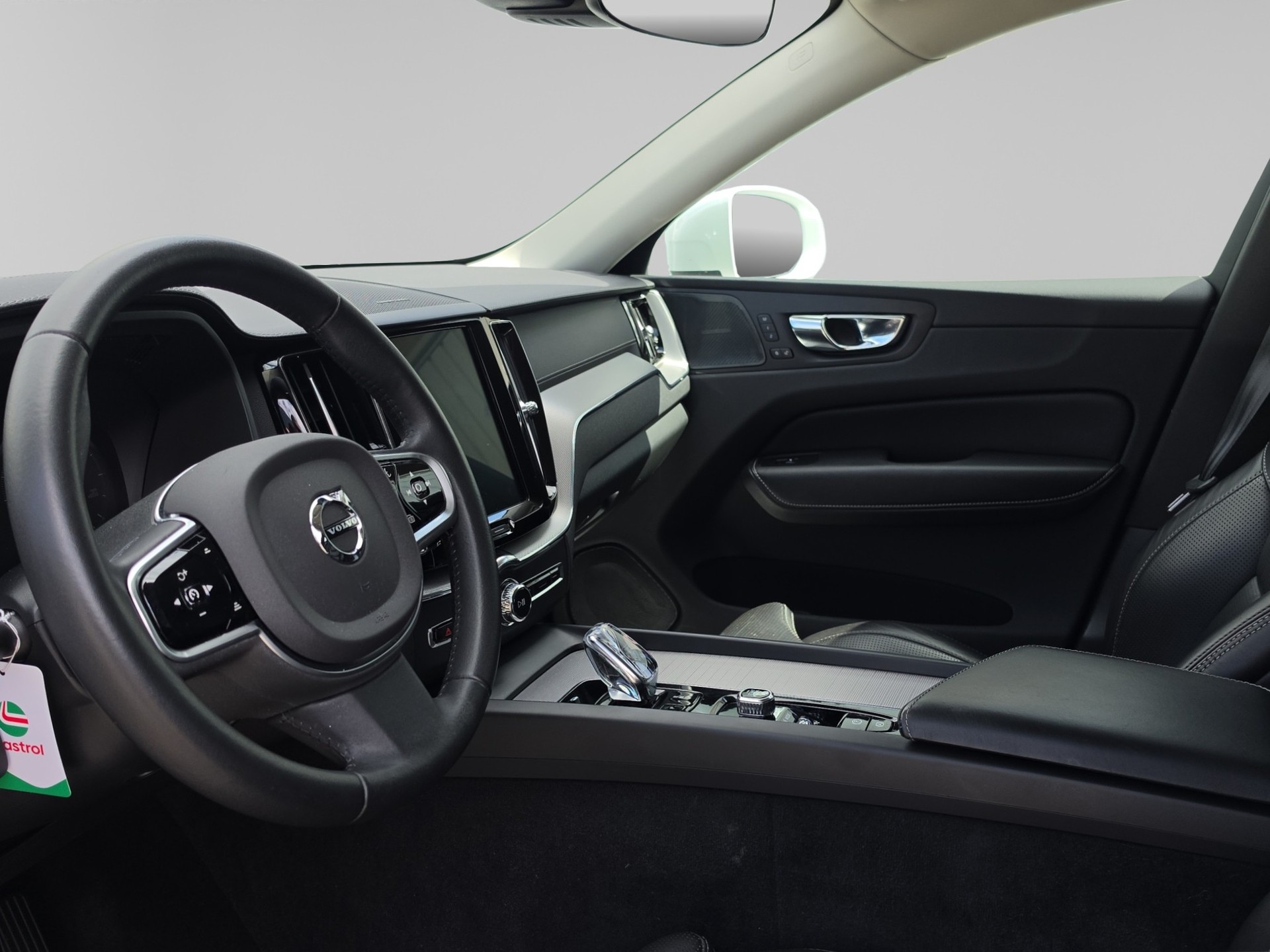 VOLVO XC60 2.0 B5 MH Inscription AWD-image-9