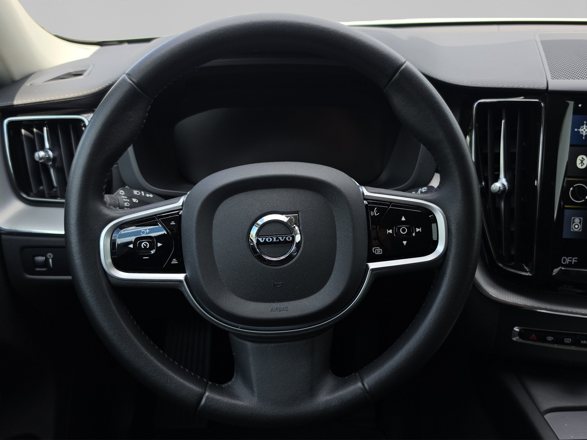 VOLVO XC60 2.0 B5 MH Inscription AWD-image-11