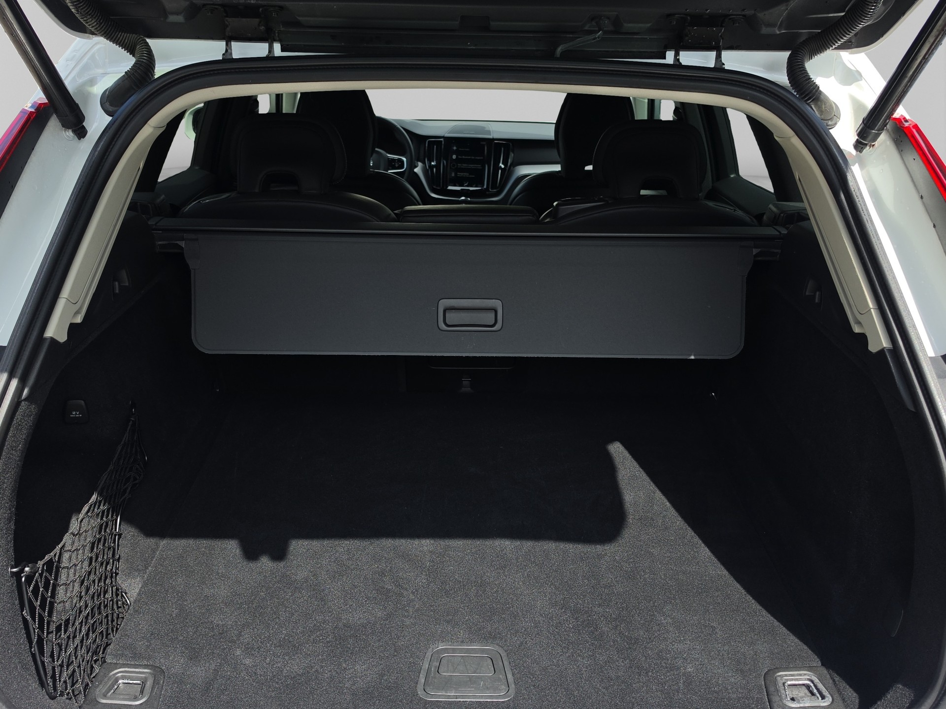 VOLVO XC60 2.0 B5 MH Inscription AWD-image-16