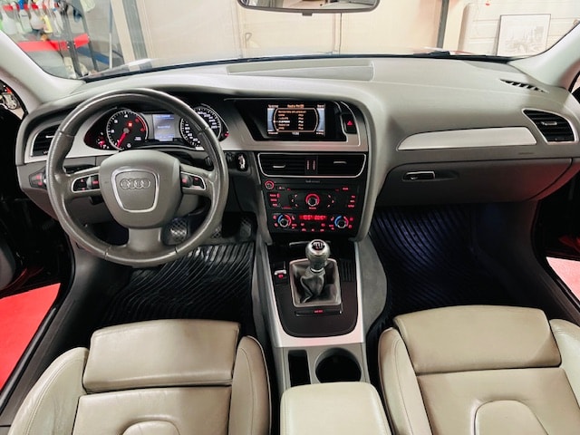 AUDI A4 Avant 2.0 TDI-image-13