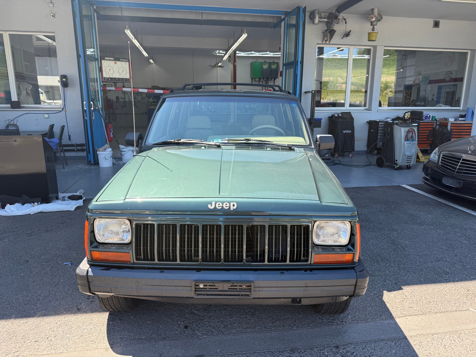 JEEP Cherokee 2.5 Jamboree-showroom-element-1