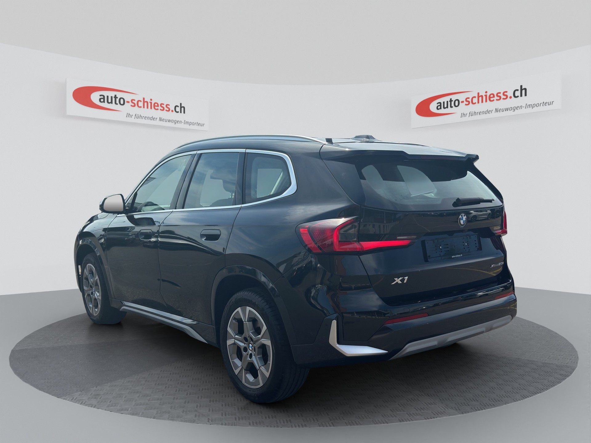 BMW X1 xDrive 23i 48V xLine-showroom-element-2