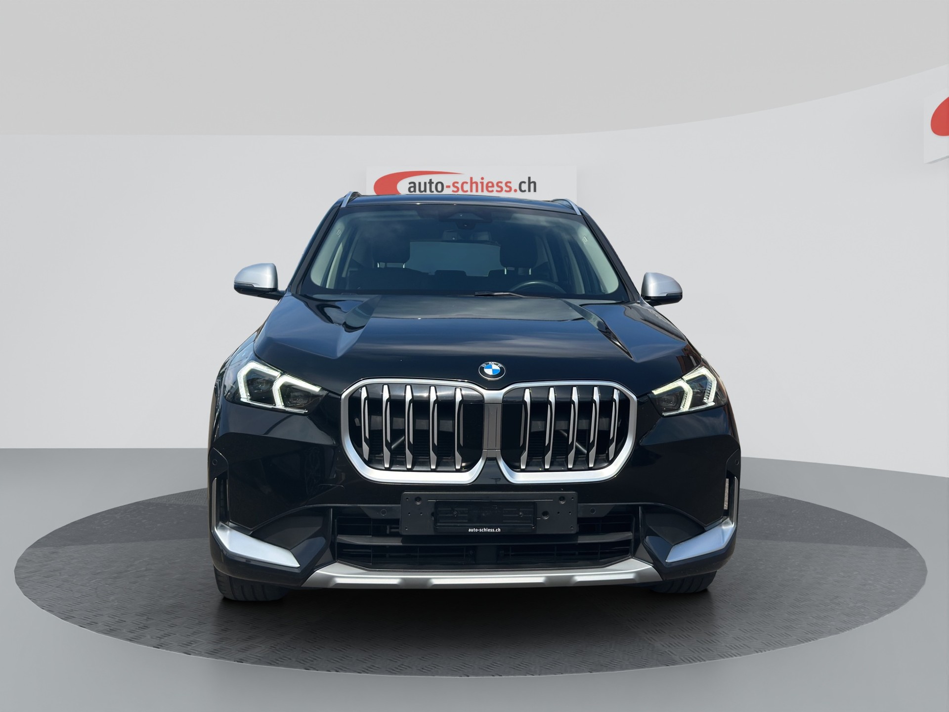 BMW X1 xDrive 23i 48V xLine-showroom-element-1