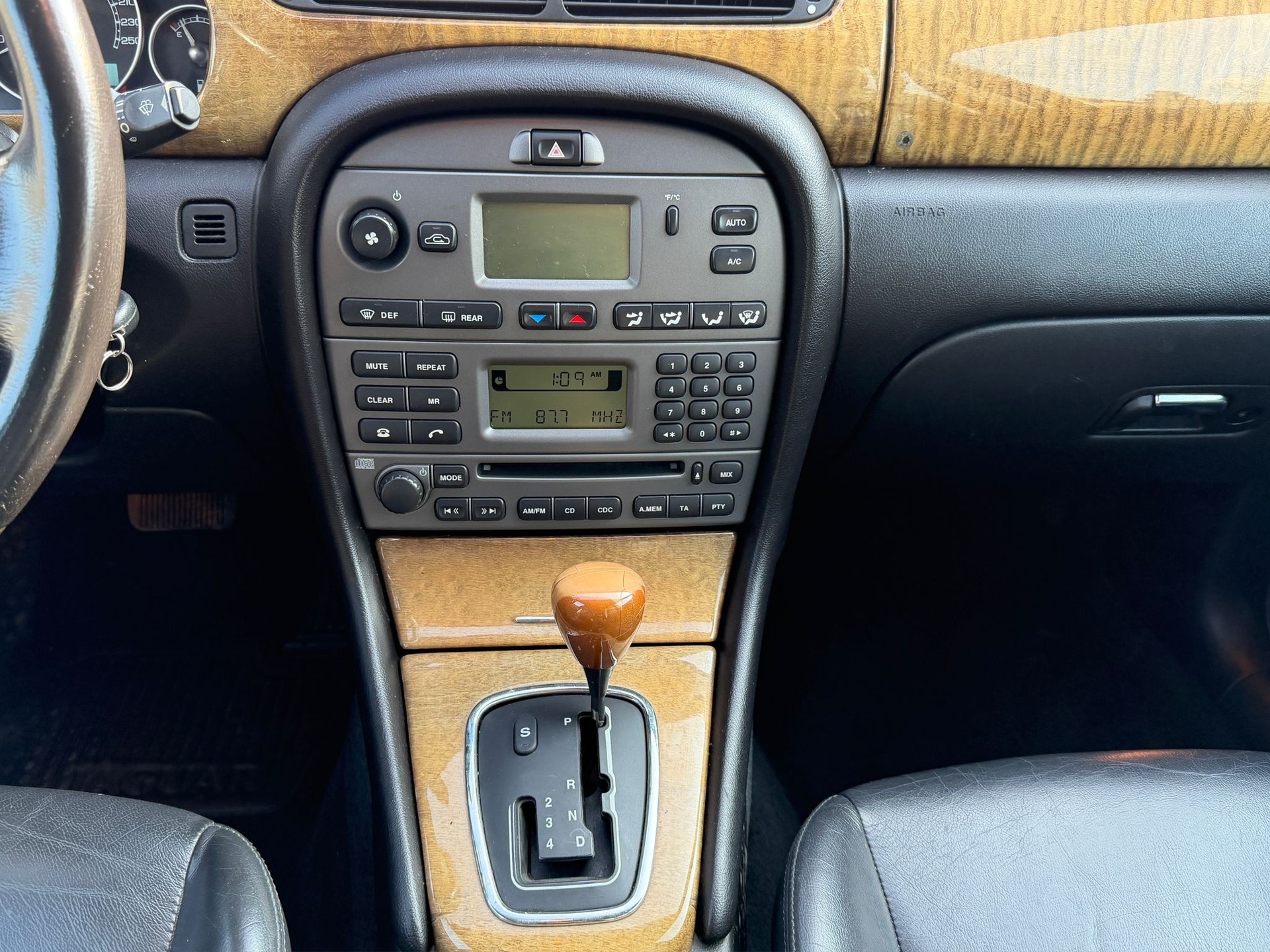 JAGUAR X-Type Estate 3.0 V6 Traction4 Executive-image-11