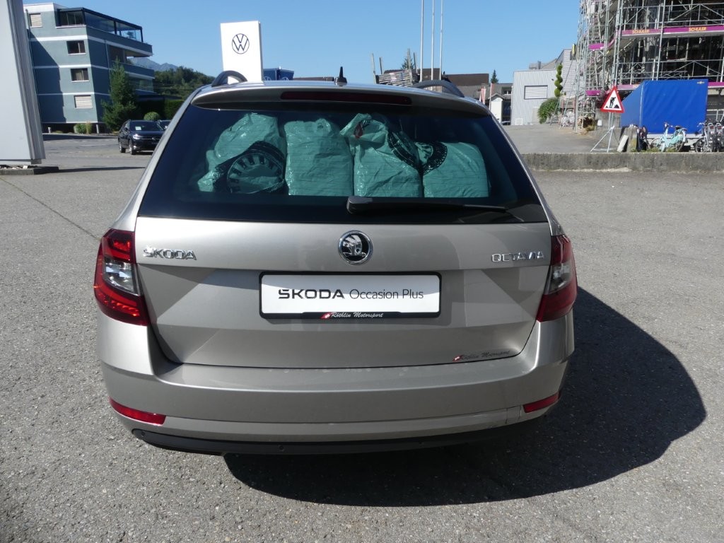 SKODA Octavia Combi 1.8 TSI Clever DSG-showroom-element-2