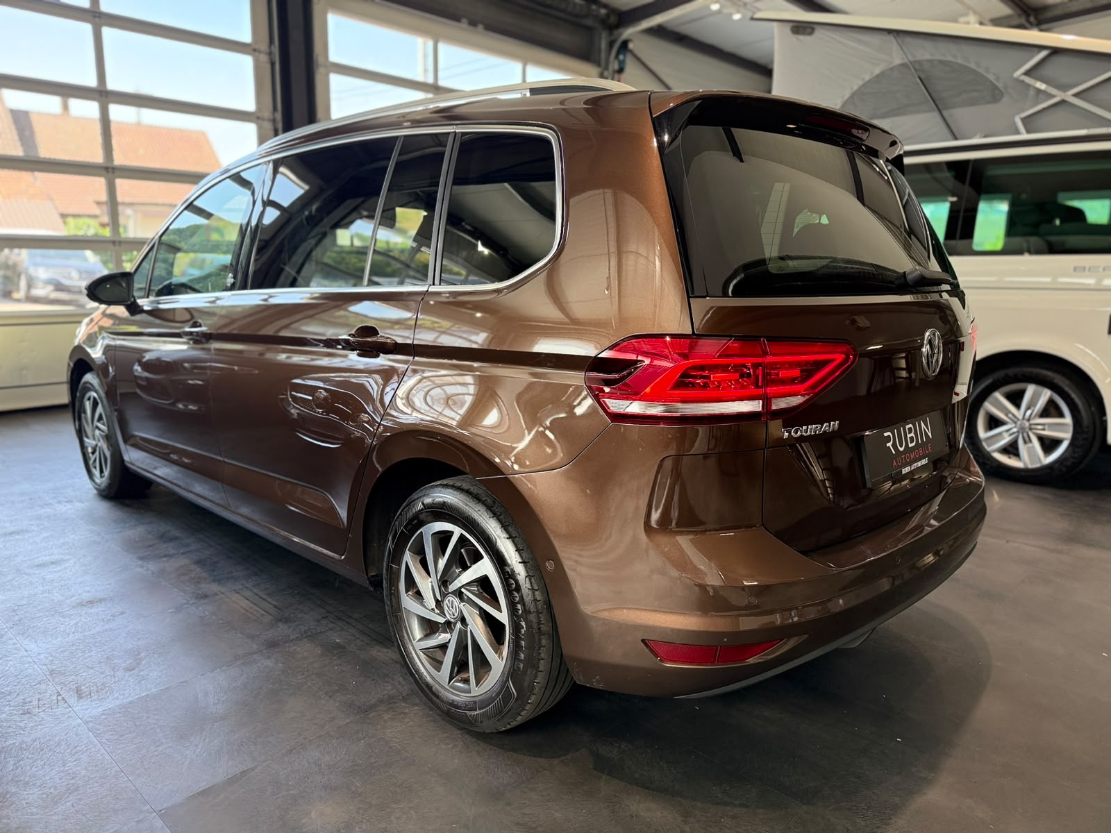 VW Touran 1.6 TDI BlueMotion Technology Comfortline DSG-showroom-element-1
