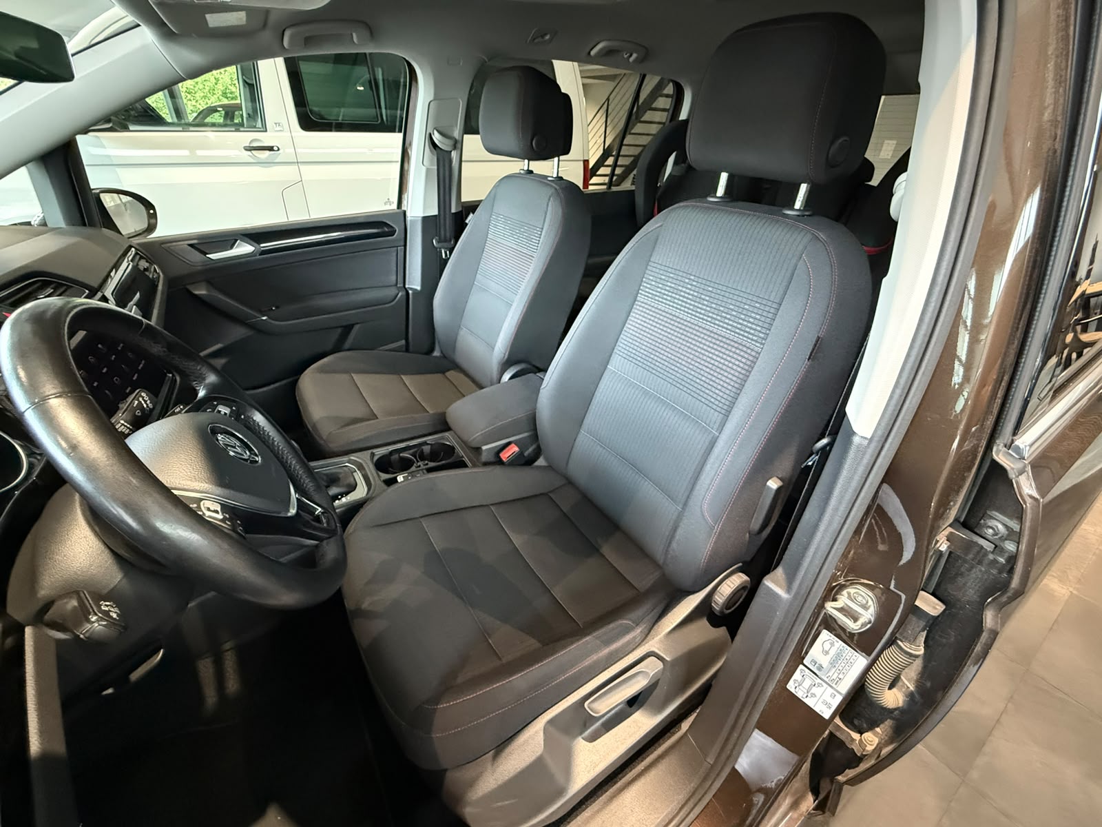 VW Touran 1.6 TDI BlueMotion Technology Comfortline DSG-image-9