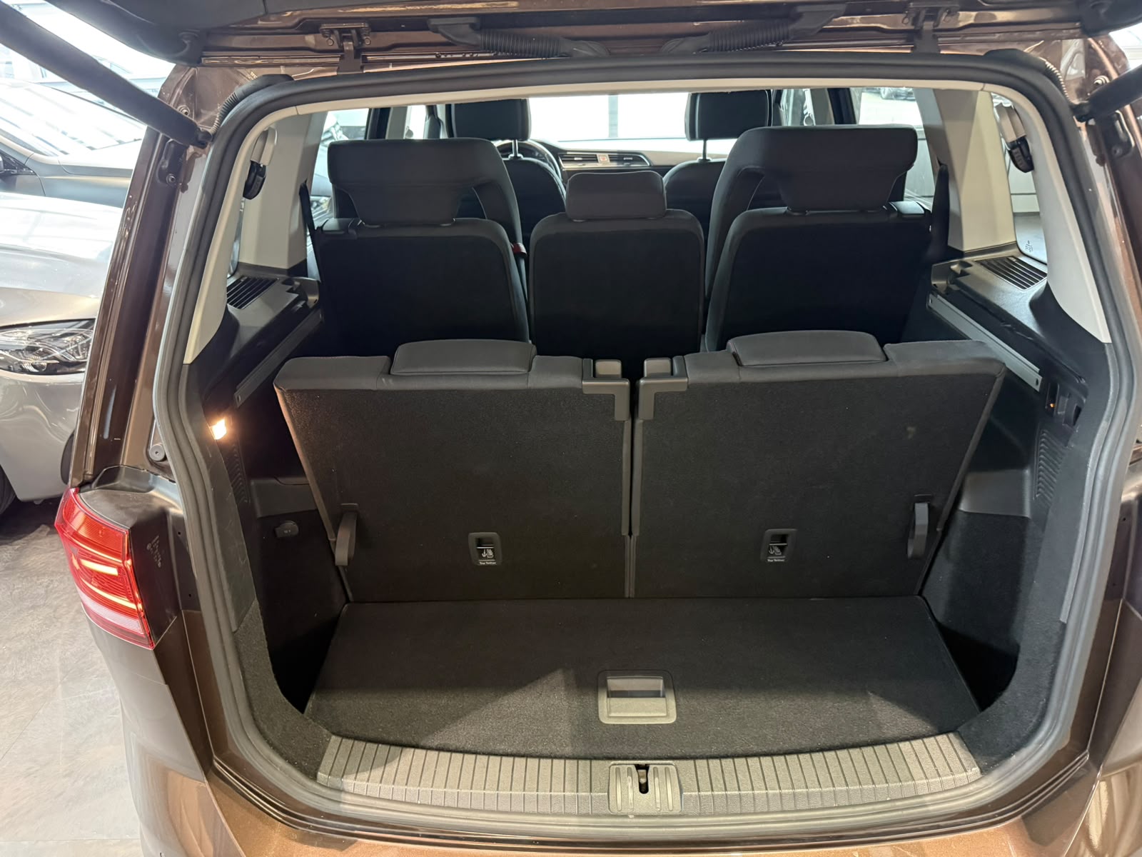 VW Touran 1.6 TDI BlueMotion Technology Comfortline DSG-showroom-element-3