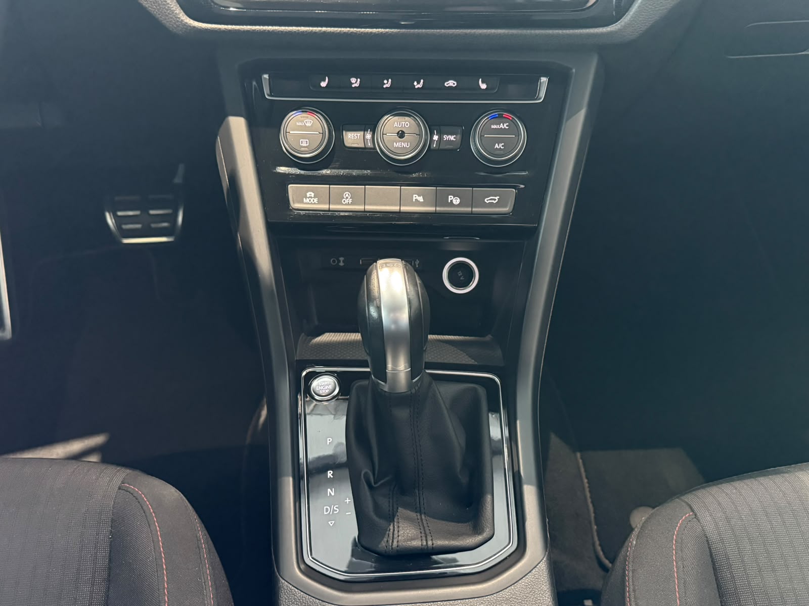 VW Touran 1.6 TDI BlueMotion Technology Comfortline DSG-image-16