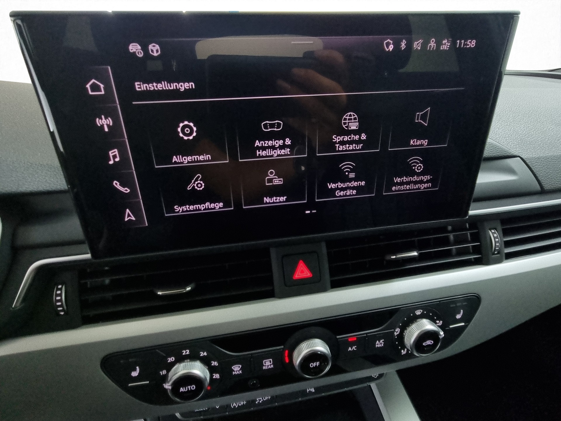 AUDI A4 Avant 2.0 45 TFSI S Line quattro S-Tronic-image-13