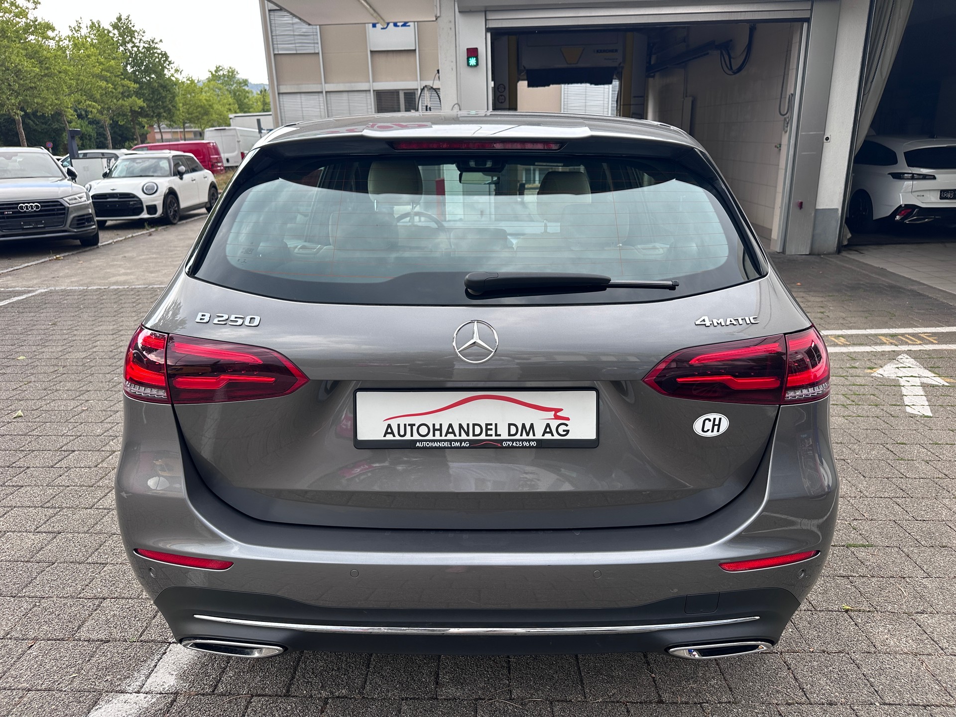 MERCEDES-BENZ B 250 4Matic AMG Line-image-4