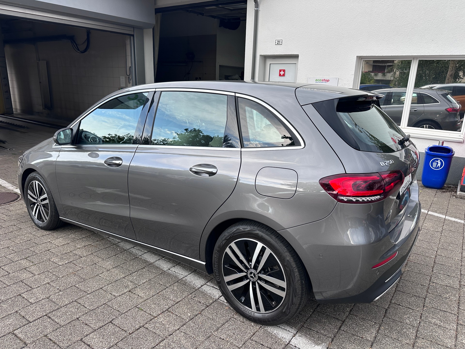 MERCEDES-BENZ B 250 4Matic AMG Line-showroom-element-3