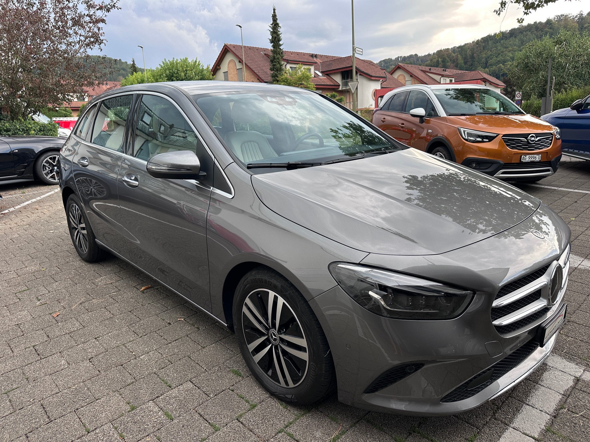 MERCEDES-BENZ B 250 4Matic AMG Line-image-7