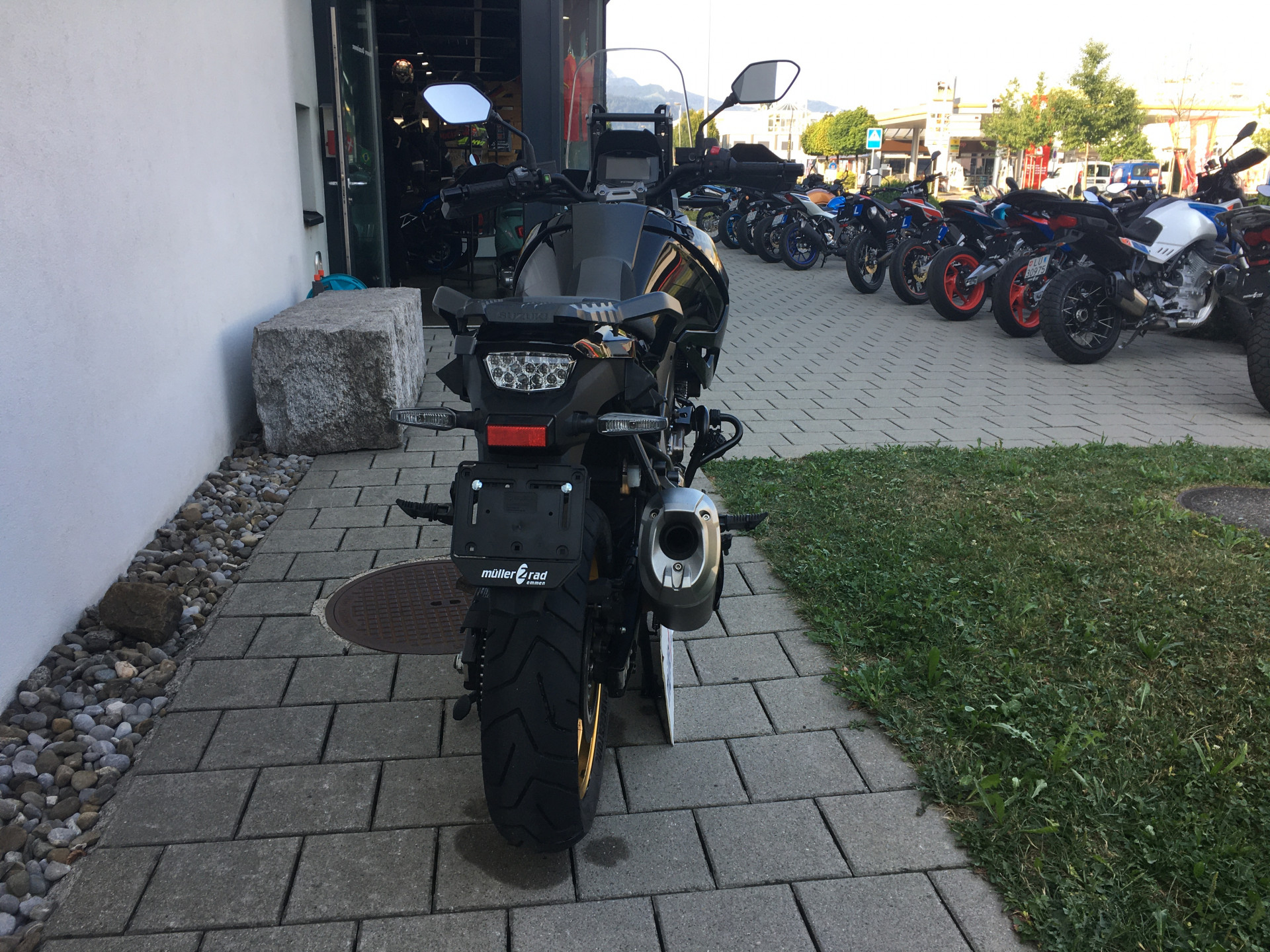 SUZUKI DL 1050 A V-Strom XT-image-2