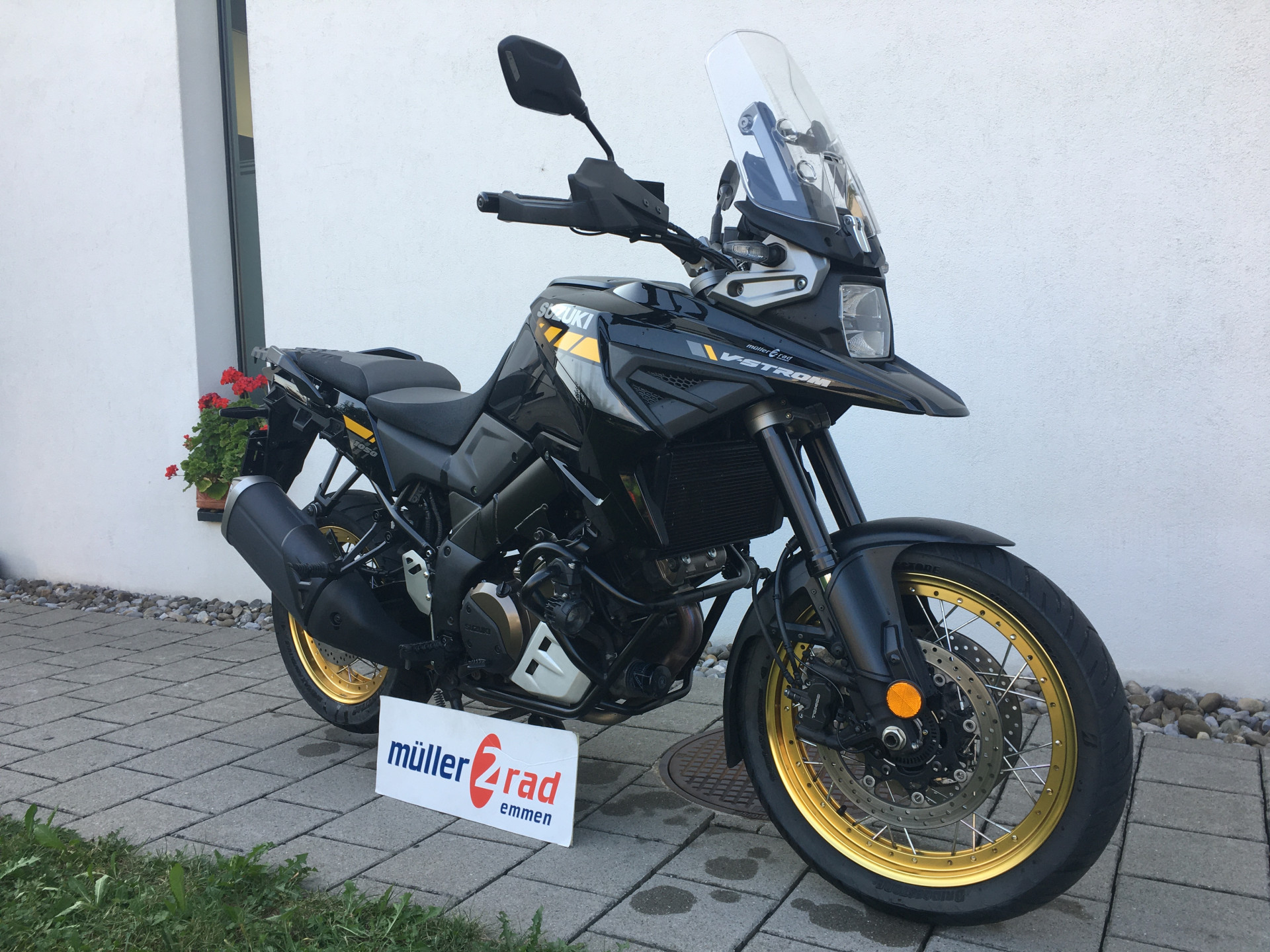SUZUKI DL 1050 A V-Strom XT-image-0