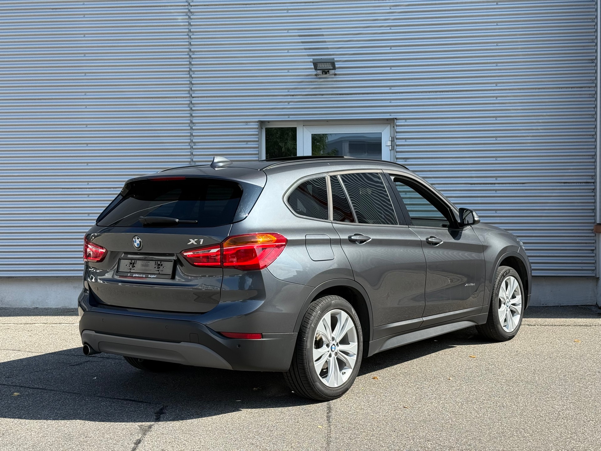 BMW X1 xDrive 18d Steptronic-showroom-element-2