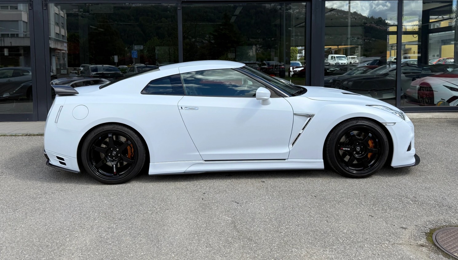 NISSAN 3.8 V6 BiT Track Edition