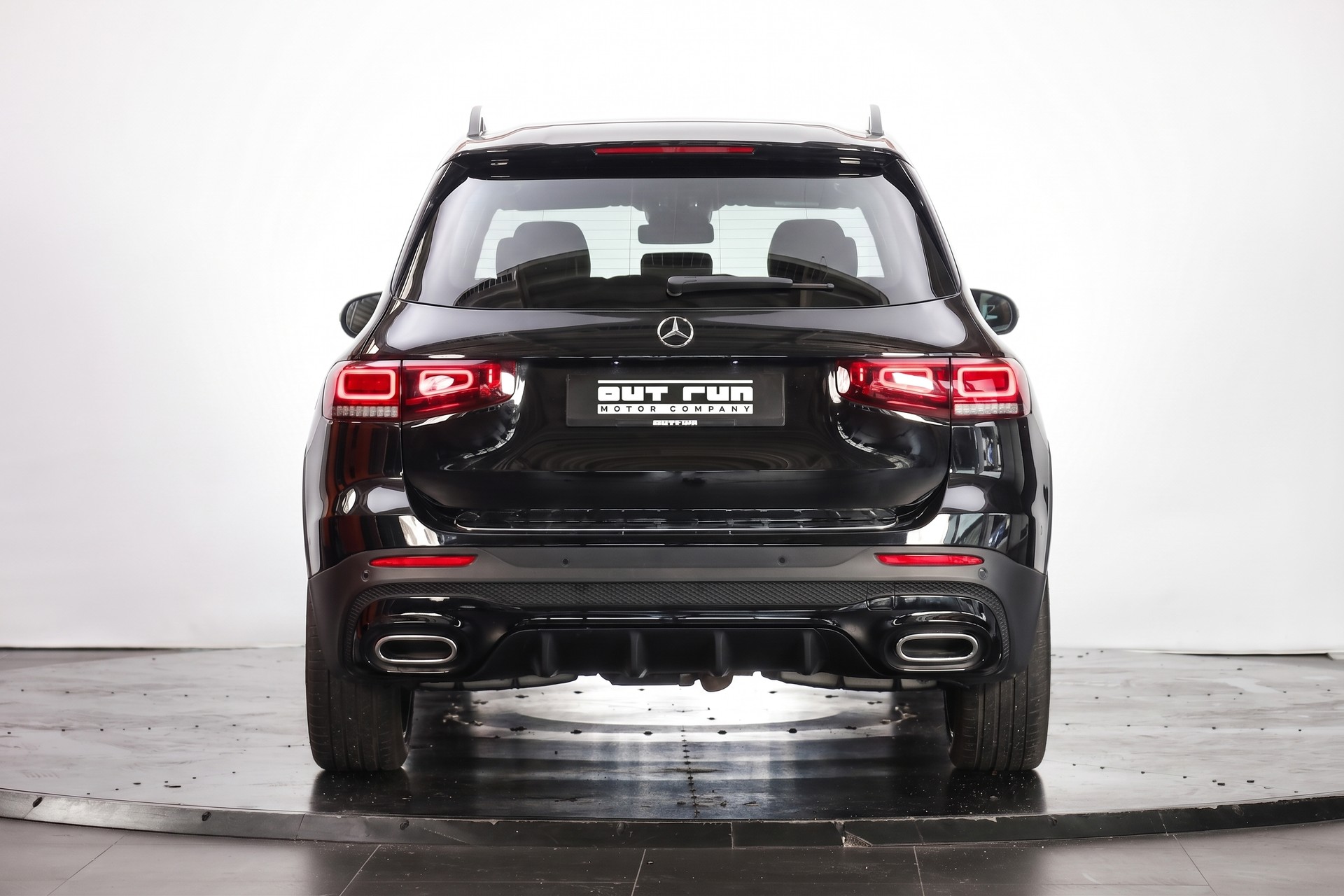 MERCEDES-BENZ GLB 250 4Matic AMG Line Premium Plus * CarPlay * Black Pack * Open Sky-showroom-element-2