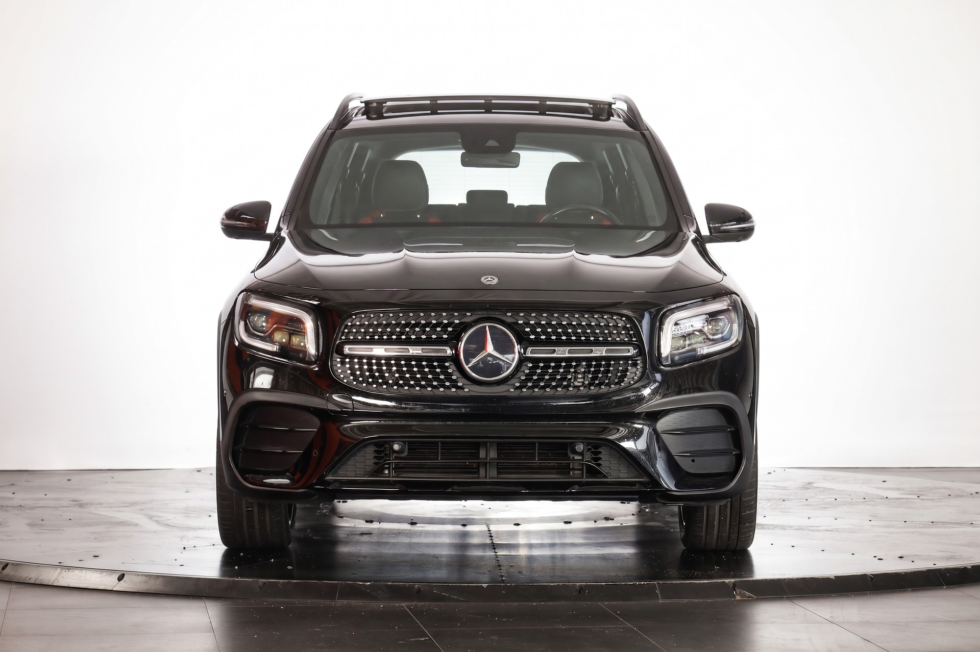MERCEDES-BENZ GLB 250 4Matic AMG Line Premium Plus * CarPlay * Black Pack * Open Sky-showroom-element-1