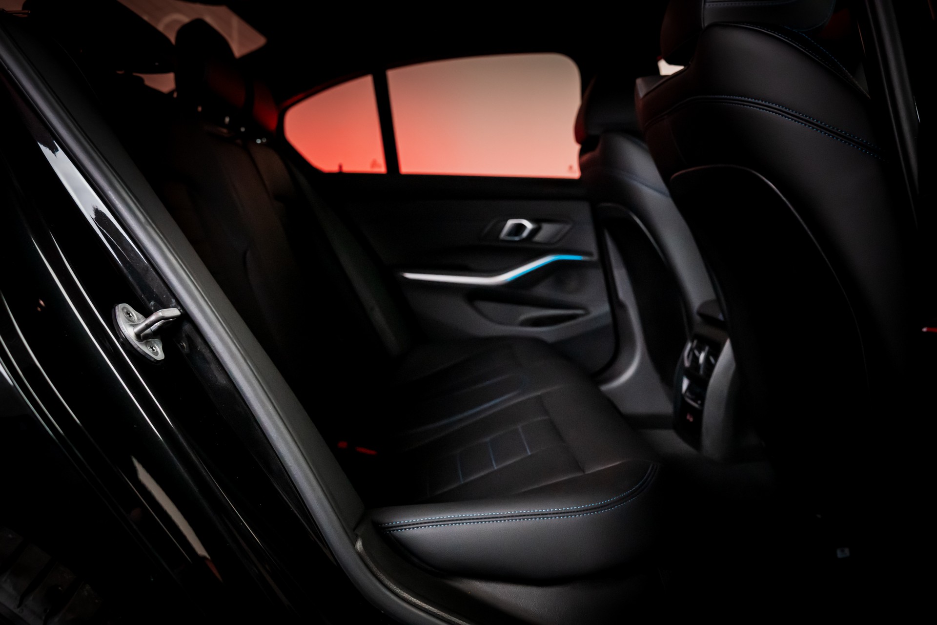 BMW 320d xDrive SAG M Sport / LCI / 360°Kamera / HeadUp / Leder-image-15