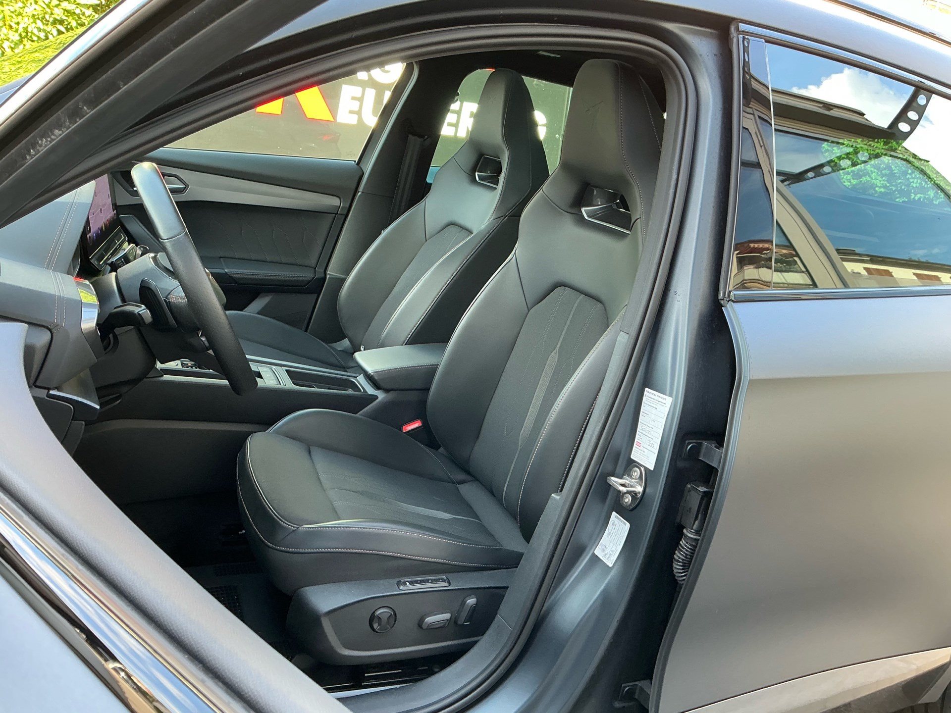 CUPRA Formentor VZ 4Drive *** TECH GREY MATT & TOP AUSSTATTUNG ***-image-7