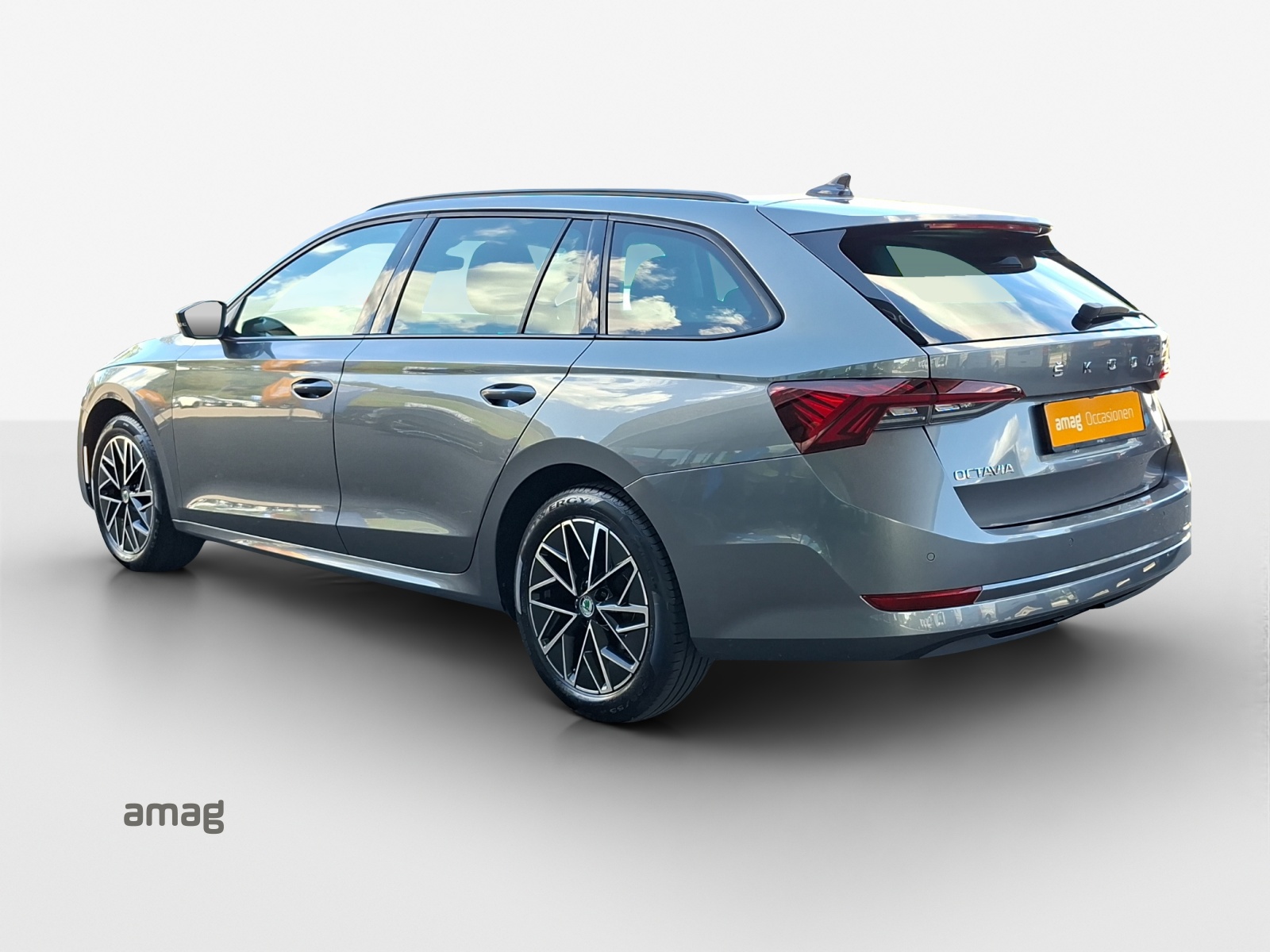 SKODA Octavia Combi 1.5 TSI mHEV DSG Style-showroom-element-2