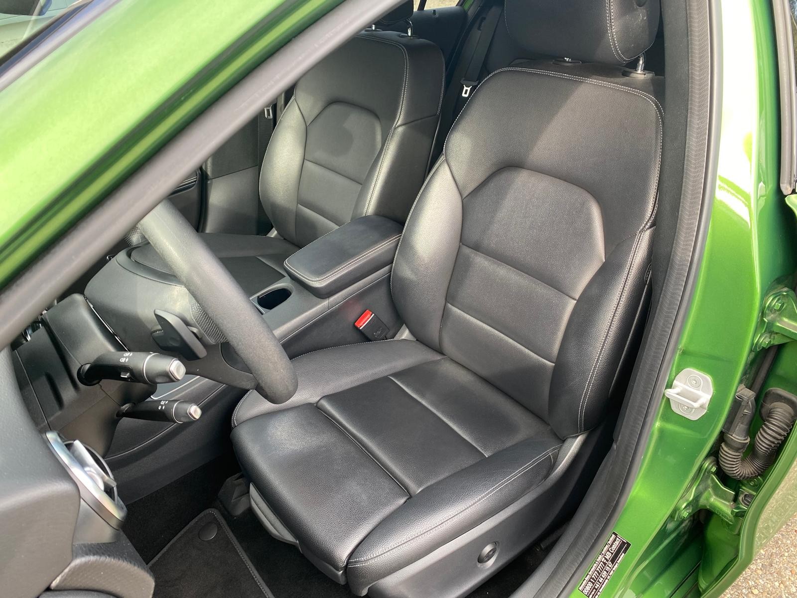 MERCEDES-BENZ A 180 Style 7G-DCT-image-5