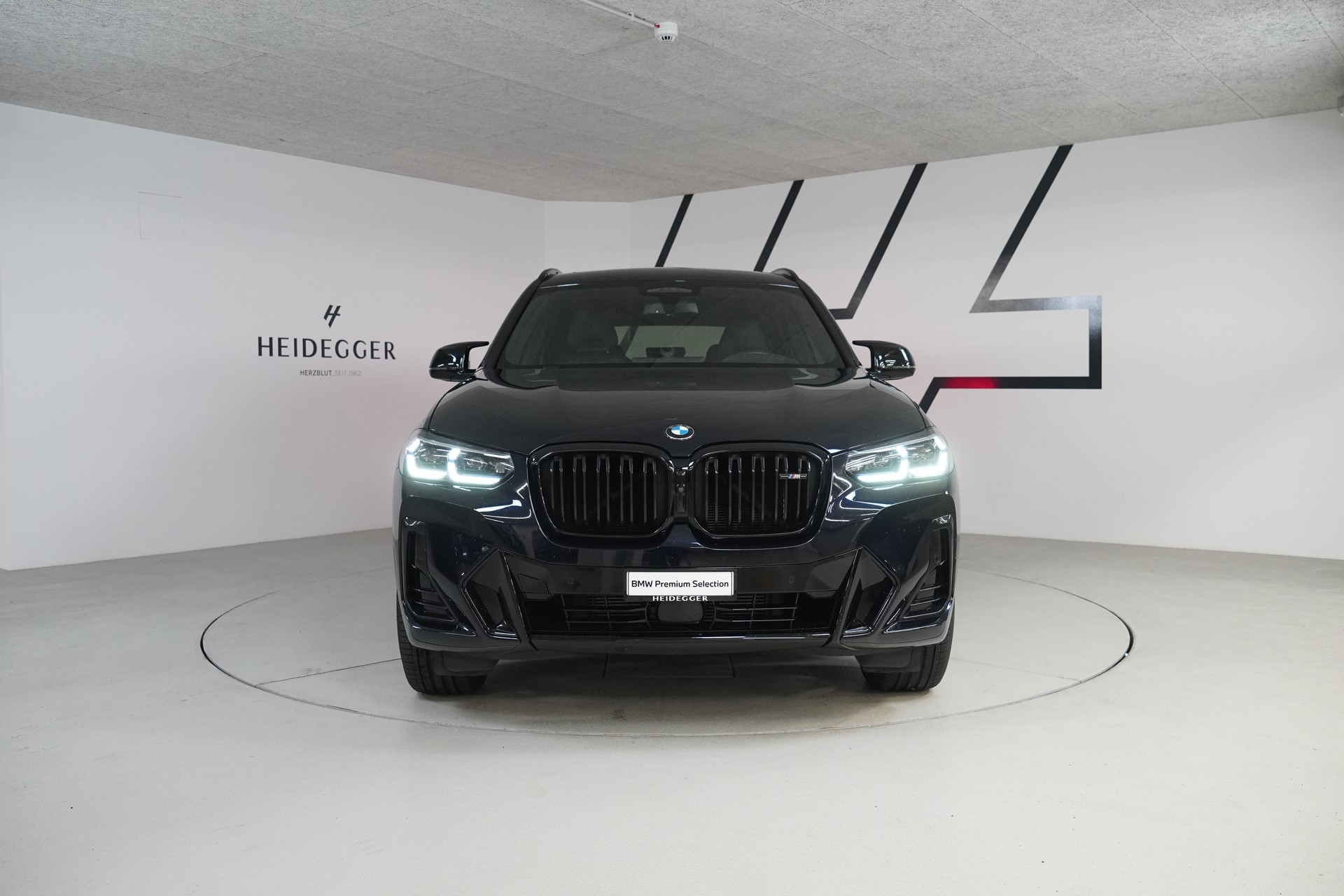 BMW X3 M40i Travel-showroom-element-1