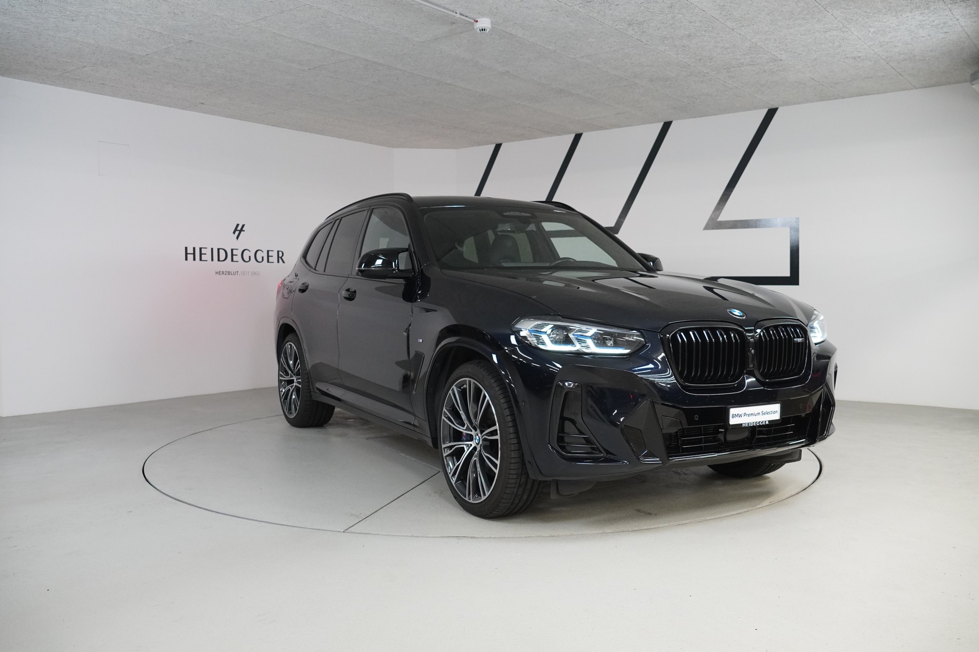 BMW X3 M40i Travel-showroom-element-2