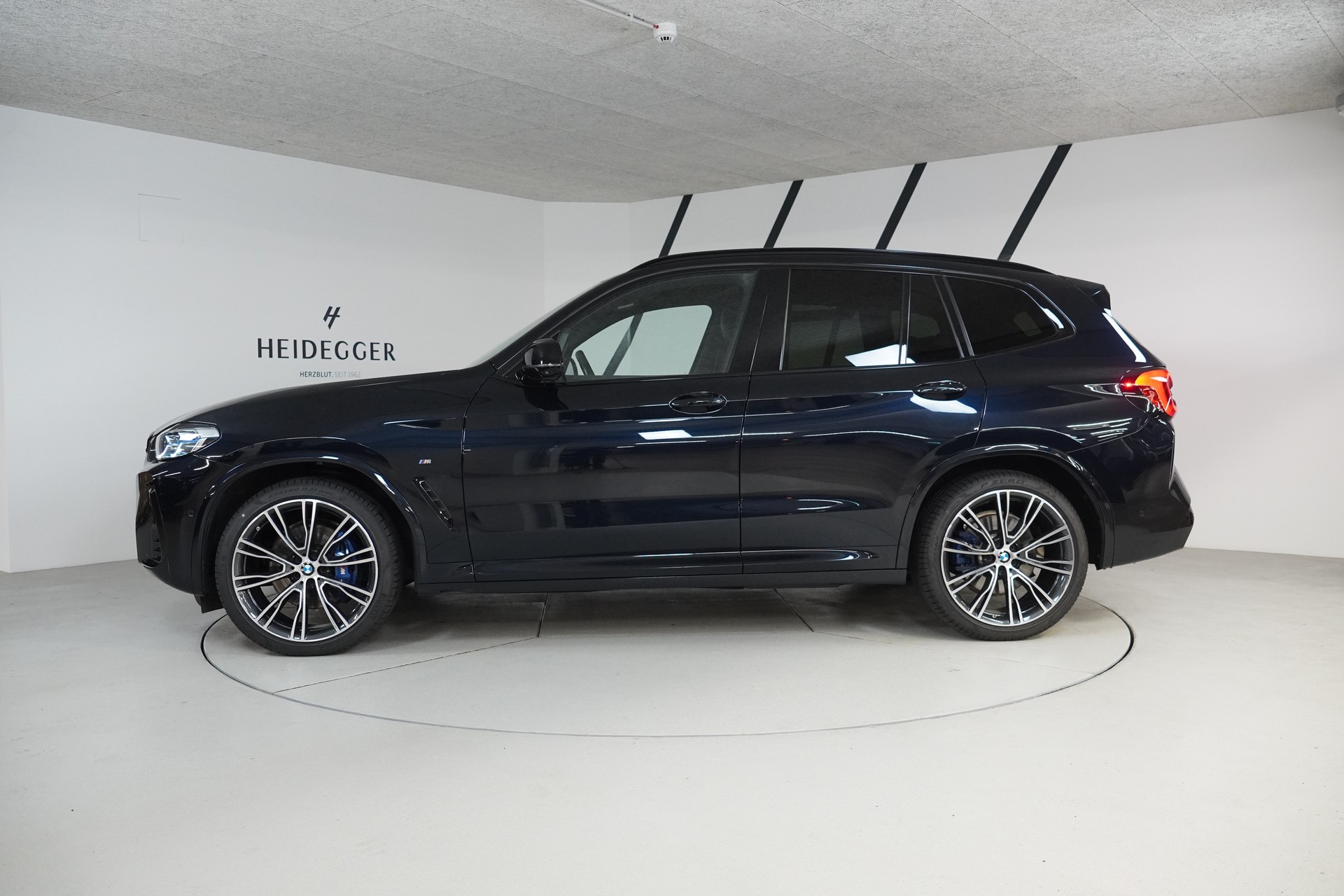 BMW X3 M40i Travel-showroom-element-3