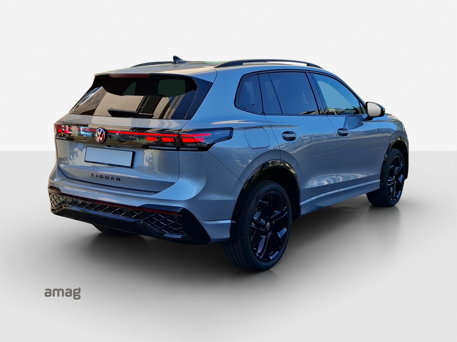 VW Tiguan 2.0 TSI DSG R-Line 4Motion-image-4