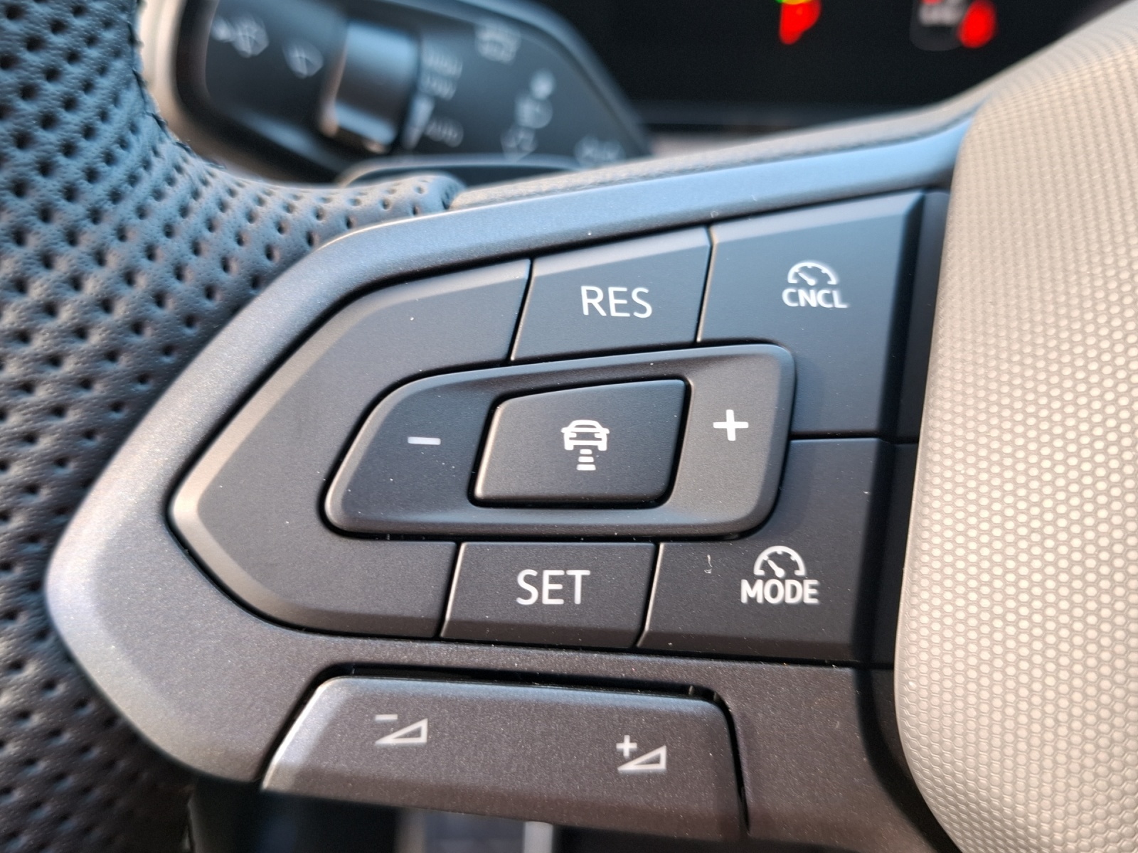 VW Tiguan 2.0 TSI DSG R-Line 4Motion-image-15
