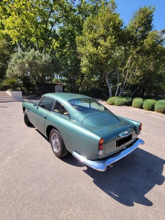 ASTON MARTIN Series V-showroom-element-2