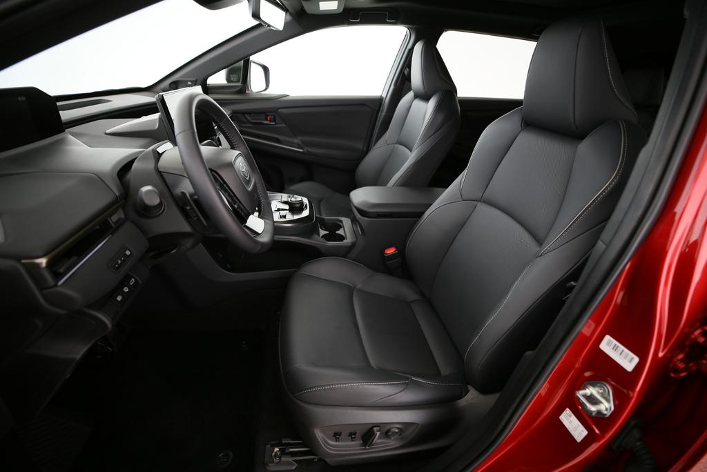 TOYOTA bZ4X Premium AWD-showroom-element-3