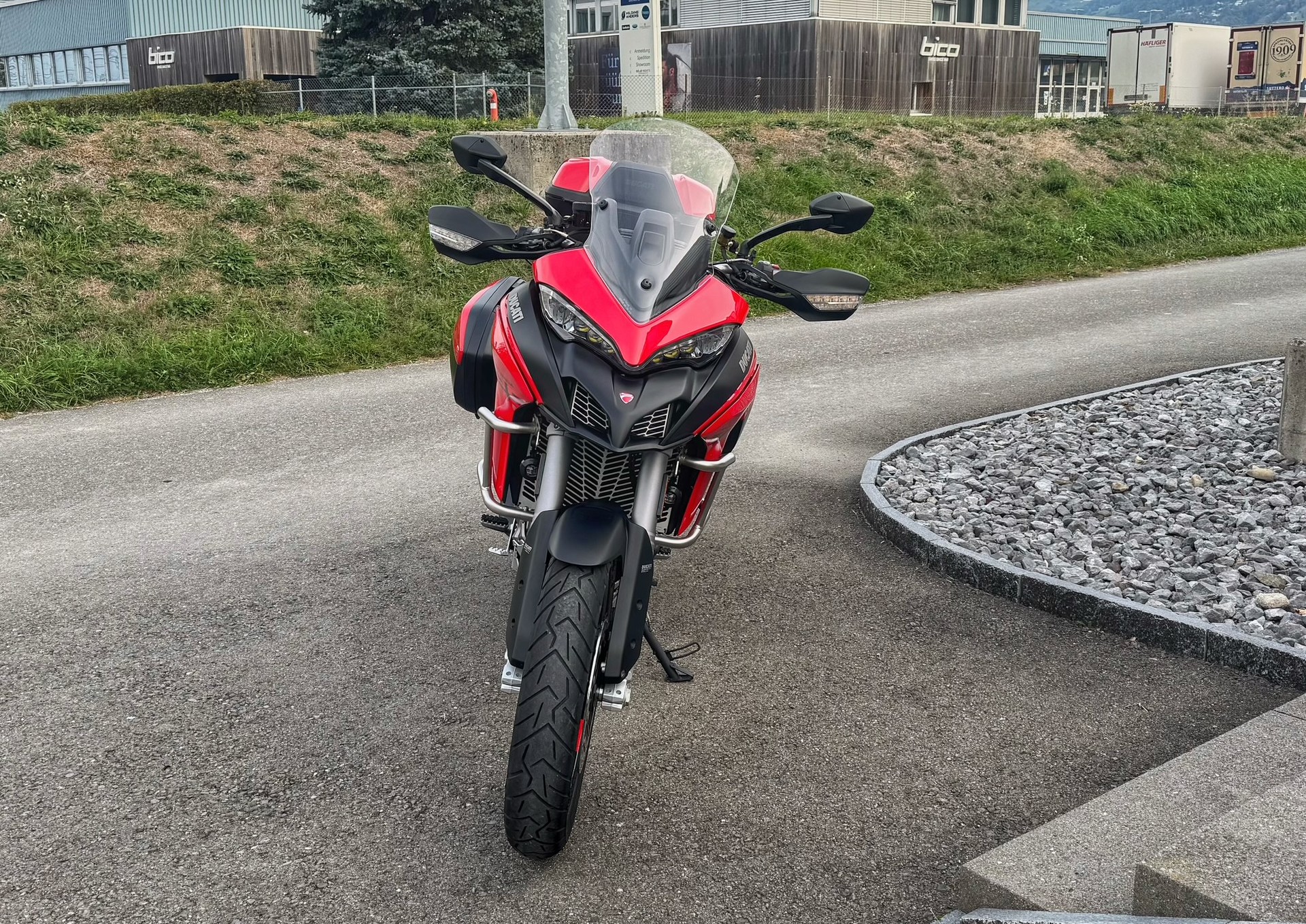 DUCATI Multistrada V2 S Touring-image-2